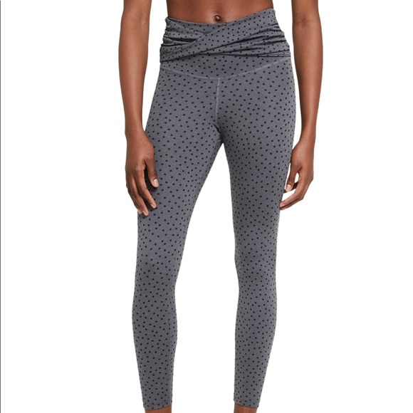 NWT Nike Yoga Twist-Waist High-Rise 7/8 Length Leggings SIZE XS - Picture 2 of 2